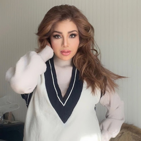 Sheina Sheina - Poshmark Profile Picture of Sheina Sheina (@sheinasheina) on Poshmark