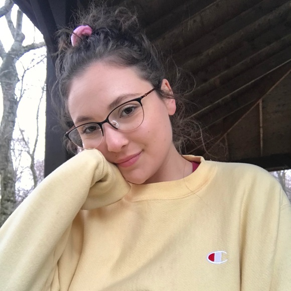 Profile Picture of Rebecca Kurnellas (@beccakurnellas) on Poshmark