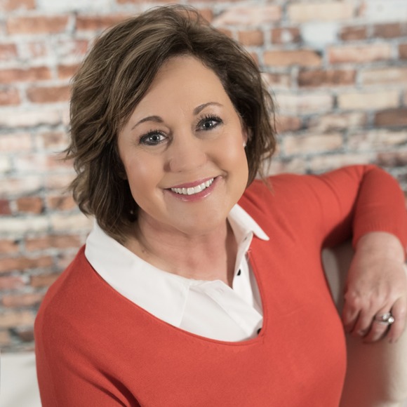 Profile Picture of Kim Lingbeck (@kim_homes) on Poshmark