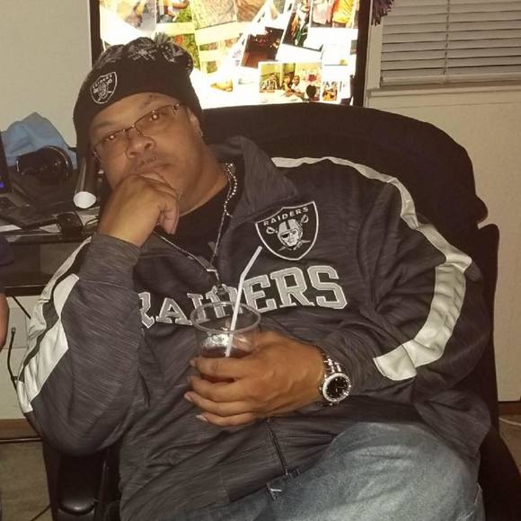 Profile Picture of David Dennis (@ddennis1105) on Poshmark