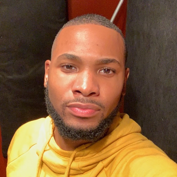 Profile Picture of Justin Swiney (@sween96) on Poshmark