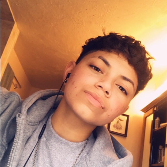 Profile Picture of Thailyr Larsen (@thailyr18) on Poshmark