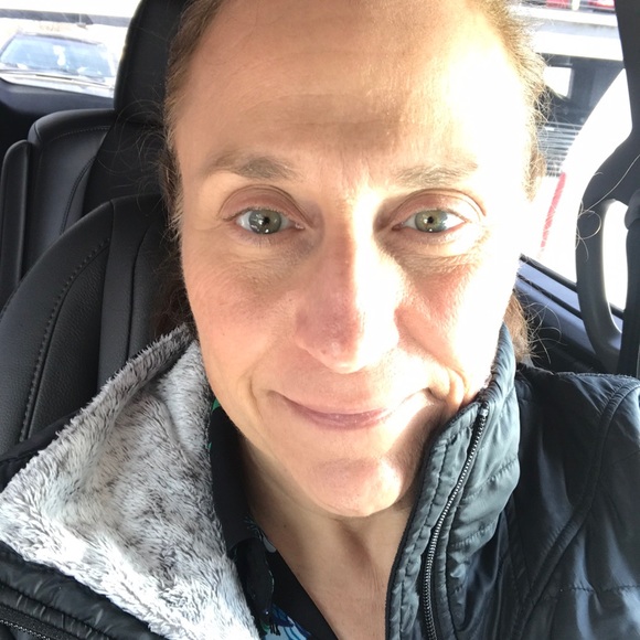 Profile Picture of Carolyn Bellof (@shenobe) on Poshmark