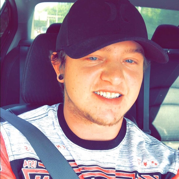 Profile Picture of Zach Allen (@zachallen124) on Poshmark