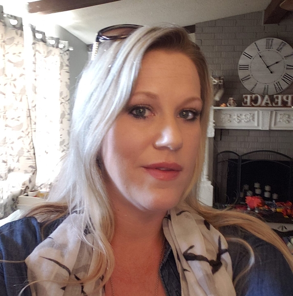 Profile Picture of Stacey Hobbs (@staceyhobbs) on Poshmark