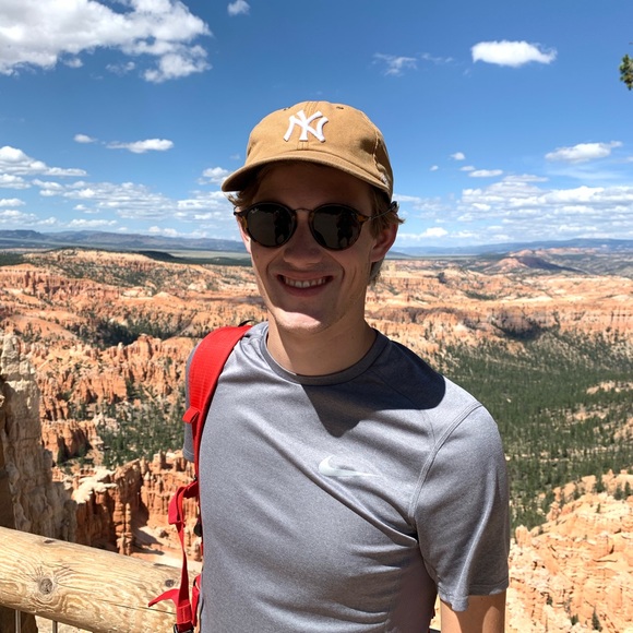 Profile Picture of Jonathan Harper (@honjarper) on Poshmark