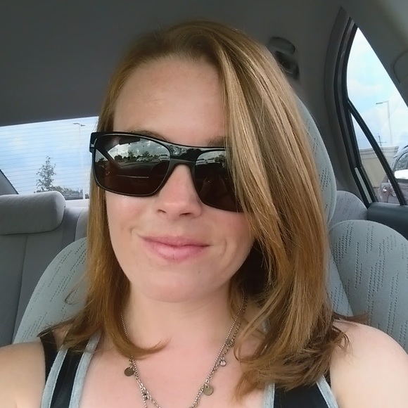 Profile Picture of Sara Crooke (@sbcrooke) on Poshmark