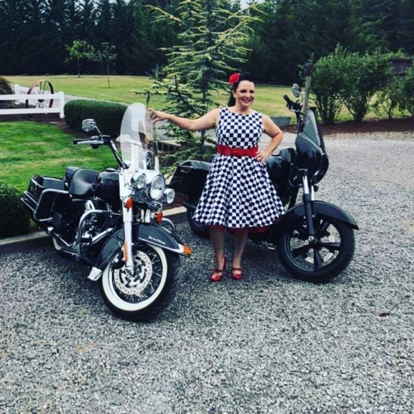 Profile Picture of Tara Swigart (@hitchposttrendz) on Poshmark