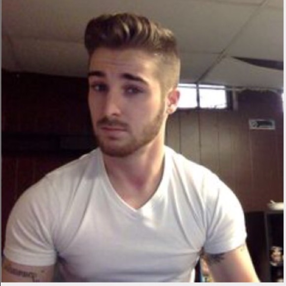 Profile Picture of Richard Williams (@richardwill1980) on Poshmark