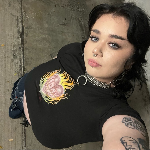 Profile Picture of Julia Sotomayor (@nochilljulia) on Poshmark