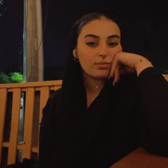 Salma Alkhatib - Poshmark Profile Picture of Salma Alkhatib (@salmaalkhatib) on Poshmark