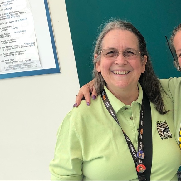 Leanna Ertz - Poshmark Profile Picture of Leanna Ertz (@leannasmail2) on Poshmark