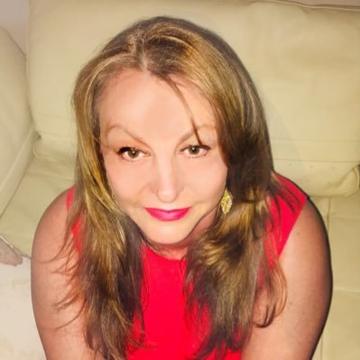 Profile Picture of Deborah Braun (@theunofficial15) on Twitter