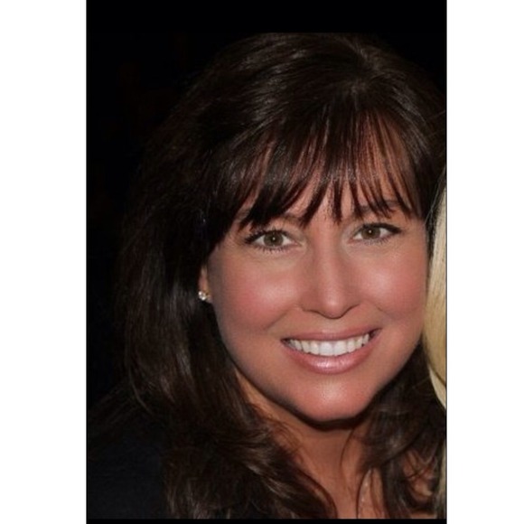 Profile Picture of Kim Klodnicki (@kimnicki) on Poshmark