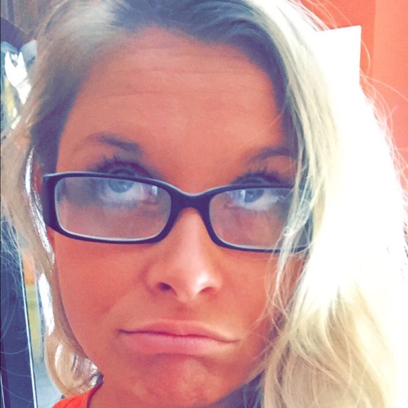 Profile Picture of Nicole Preddy (@nicolepreddy28) on Poshmark