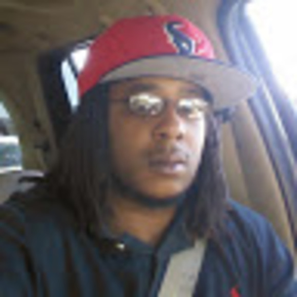 Profile Picture of Lindon Mcdaniel (@lindonmcdaniel) on Poshmark