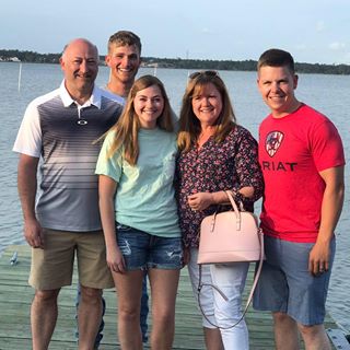 Profile Picture of Jennifer Armstrong (@jenni.hurdis) on Facebook