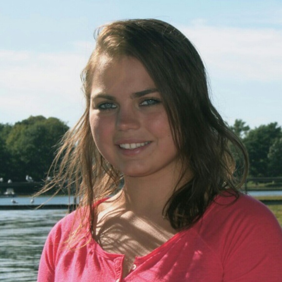 Profile Picture of Emma Mousette (@emouse) on Poshmark