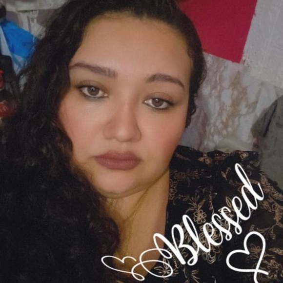 Profile Picture of María Angulo (@sussy7313) on Poshmark