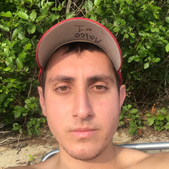 Profile Picture of Alex Vayner (@alexvayner) on Poshmark