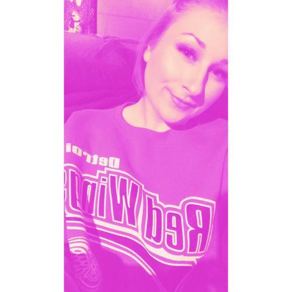 Profile Picture of Katherine Schmeiser (@katherineschmei) on Poshmark