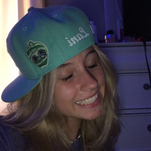 Profile Picture of Alex Barr (@alexbarr129) on Poshmark