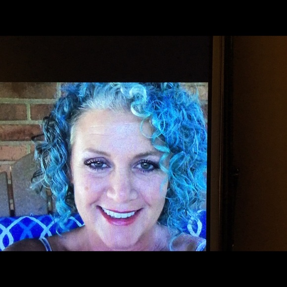 Profile Picture of Lori Dunbar (@ljkreisel) on Poshmark