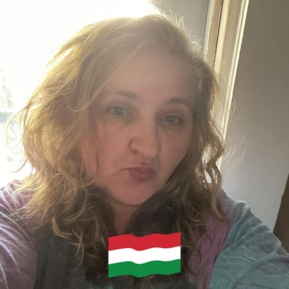 Profile Picture of Eva Ficzere (@kcaw82) on Poshmark
