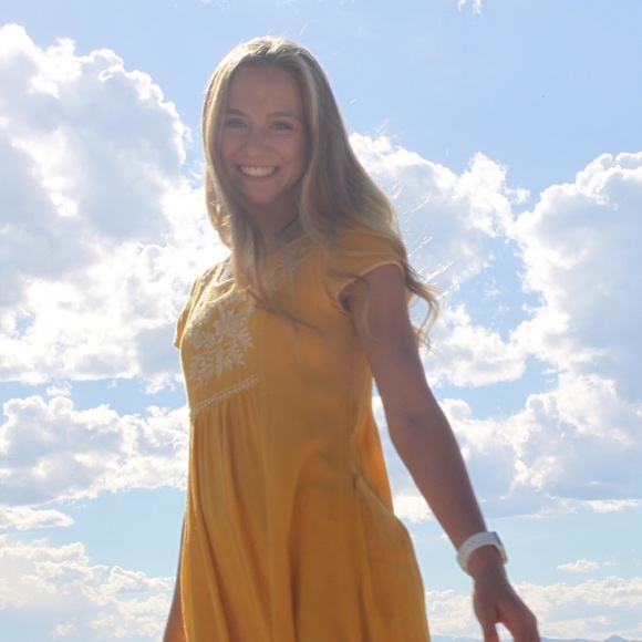 Profile Picture of Julia Straley (@juliastraleyy) on Poshmark