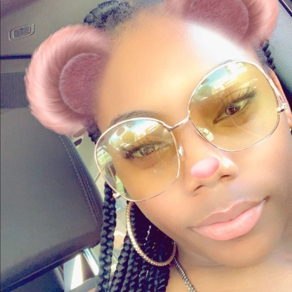 Profile Picture of Brey Brey (@brey_brey1110) on Poshmark