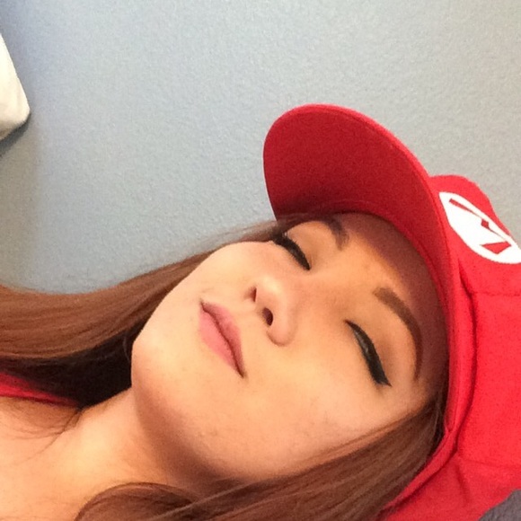 Profile Picture of Leilanie Coler (@laniecoker) on Poshmark