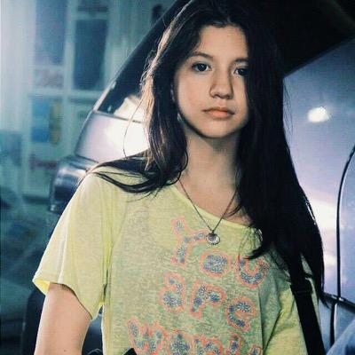 Profile Picture of Cassandra (@CassandraeLees) on Twitter