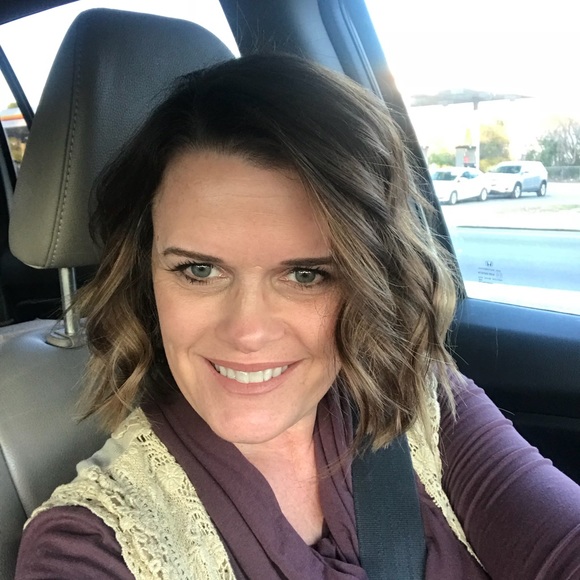 Profile Picture of Carla Hightower (@look4me) on Poshmark