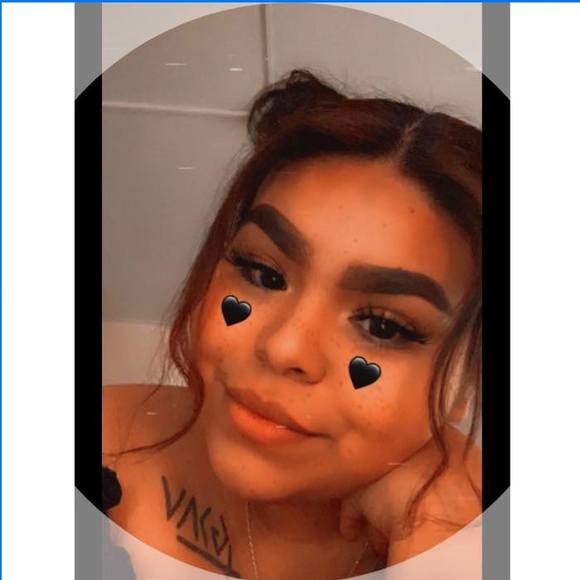 Liz Aceves - Poshmark Profile Picture of Liz Aceves (@liz_aceves18) on Poshmark