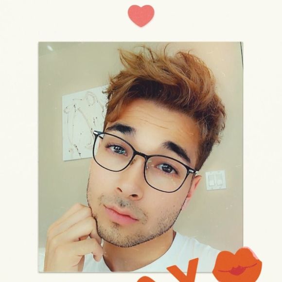 Profile Picture of Andrew Solheim (@andrewstyles) on Poshmark