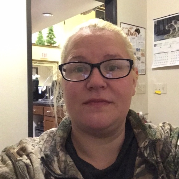 Profile Picture of Kenzie Oehrlein (@kenzierae1723) on Poshmark