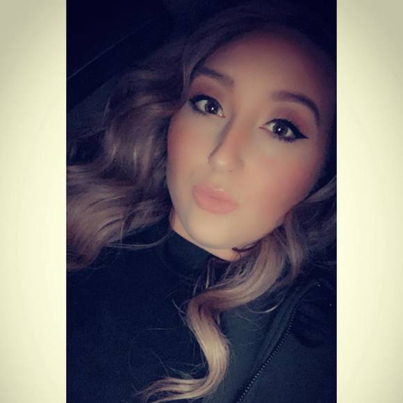 Profile Picture of Andrea Builes (@builes24) on Poshmark