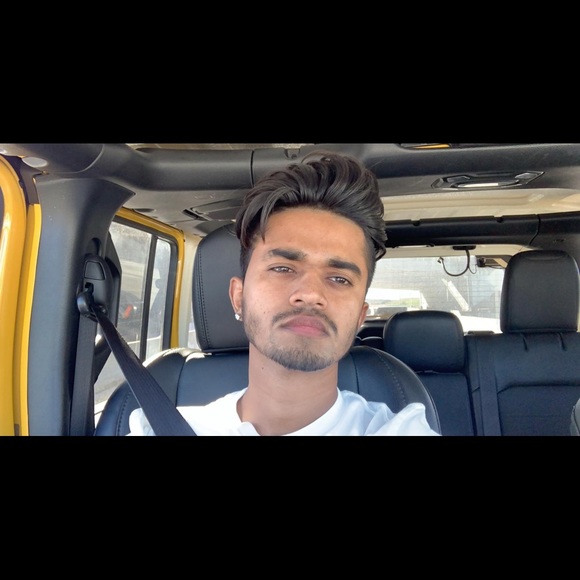 Profile Picture of Amit Dablehar (@amit01) on Poshmark