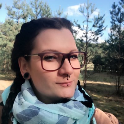 Profile Picture of Mandy Huppert (@glassfullofdirt) on Twitter