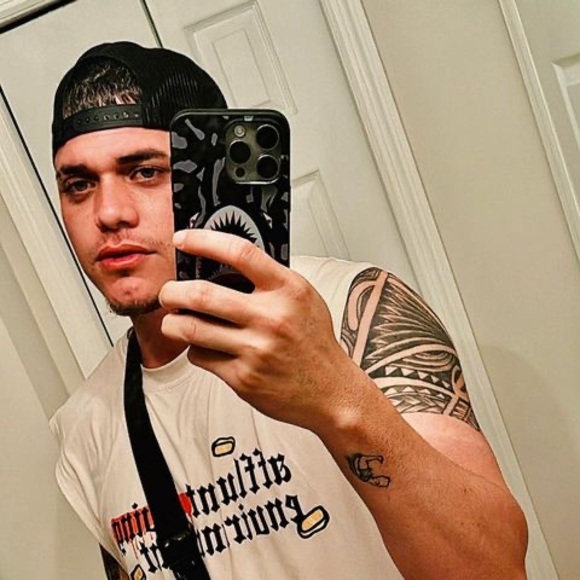 Profile Picture of Kevin Hydes (@mandyhydes25) on Poshmark