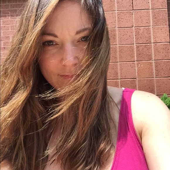 Profile Picture of Marisa Hassenzahl (@rizzobean) on Poshmark