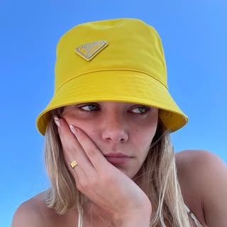 Profile Picture of B (@twinntwoo_) on Instagram