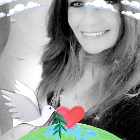 Profile Picture of Diane Hatterer (@dianamallette44) on Poshmark