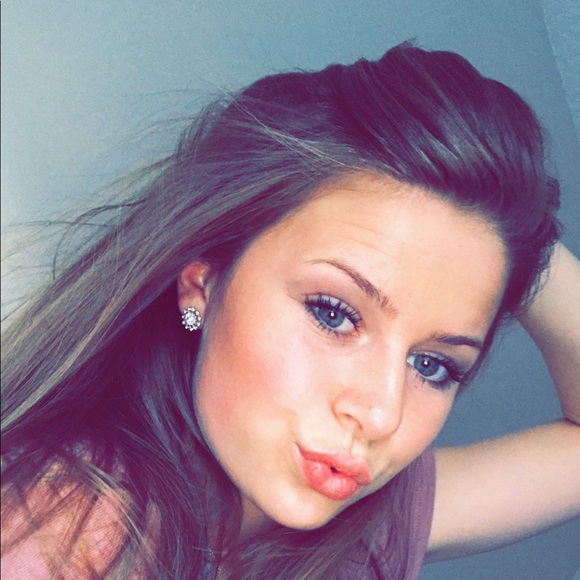 Profile Picture of Kailyn Vilett (@kaybug1248) on Poshmark