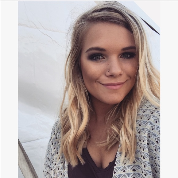 Profile Picture of Jade Krolikowski (@jadebell12) on Poshmark