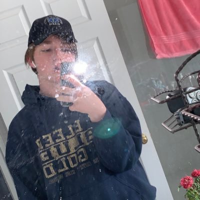 Profile Picture of Lémon Squèéze (@MiddleNameChad) on Twitter