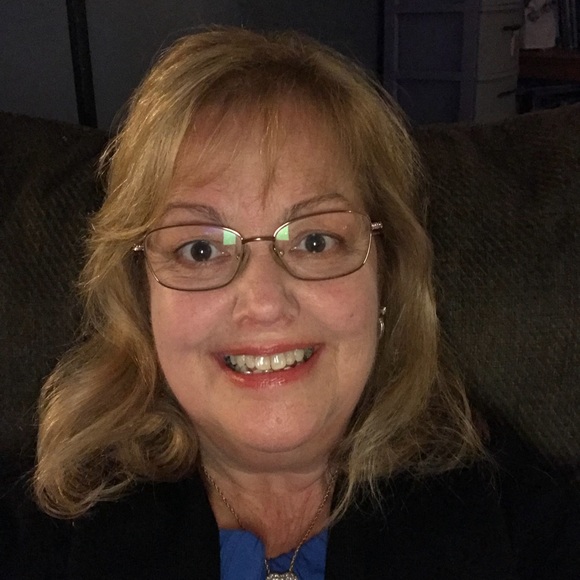 Profile Picture of Teri Baals (@teribaals) on Poshmark