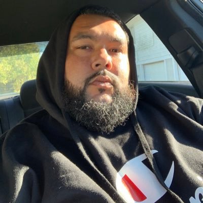 Profile Picture of Robert Lamar (@BobTheInhaler) on Twitter