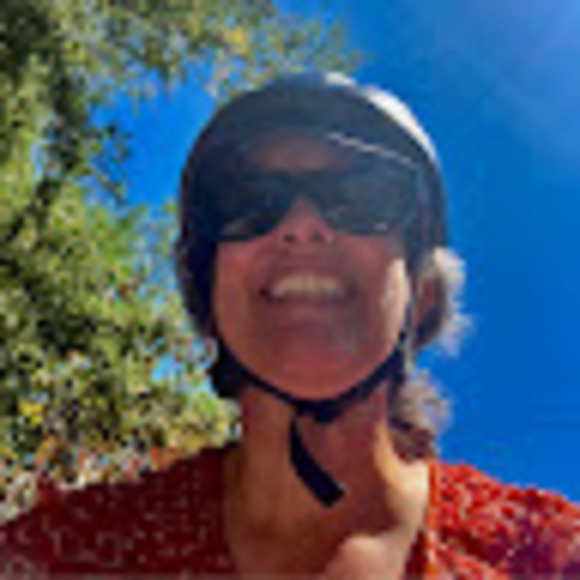 Profile Picture of Dani Dennenberg (@dani_dennenberg) on Poshmark