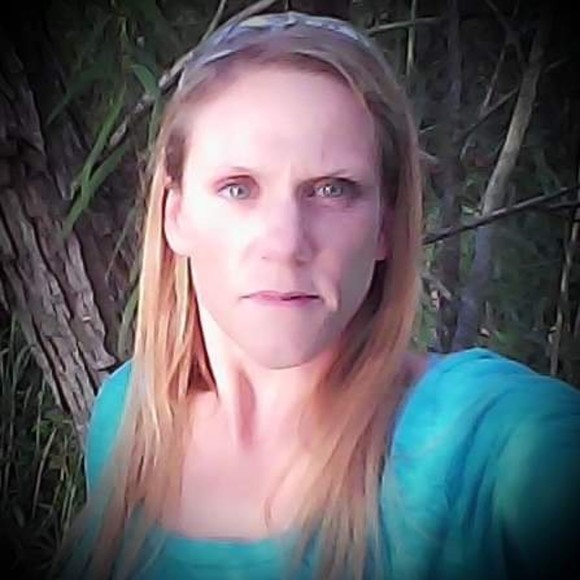 Profile Picture of Erica Nutter (@leeshawn2011) on Poshmark